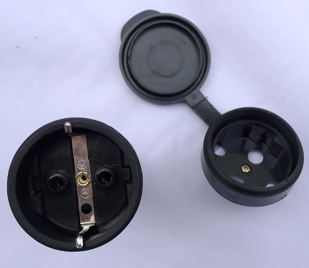European Waterproof and Dustproof Outdoor Plug Extension Wiring Male and Female Plug