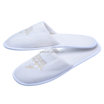 Customized Luxury Velvet Hotel Slippers for Men: Embroidered with Logo, Washable and Disposabl