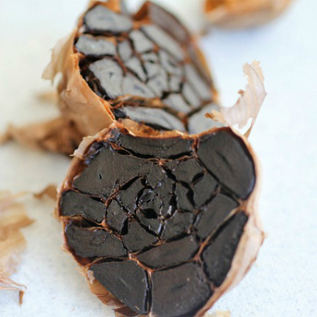 whole black garlic 