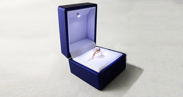 Lacquered Surface Blue Plastic Jewelry Box for Ring Lacquered Surface Blue Plastic Jewelry Box for Ring
