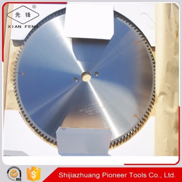 Precision circular saw blade for double laminate cutting