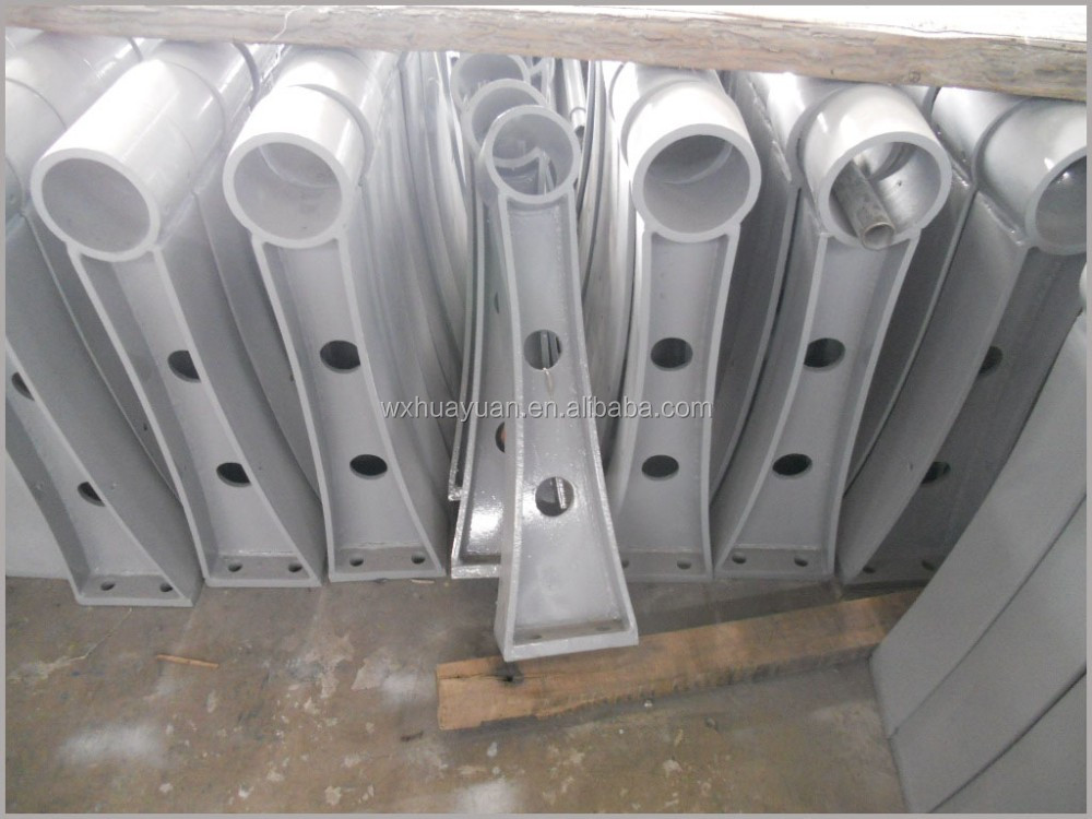 Hot dip galvanized and powder coating steel road crash barrier for safety