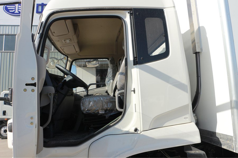 dongfeng refrigerator van truck details 7