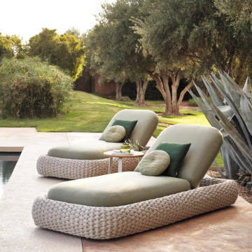 Modern Luxury Waterproof Poolside Lounge Bed for Outdoor Leisure