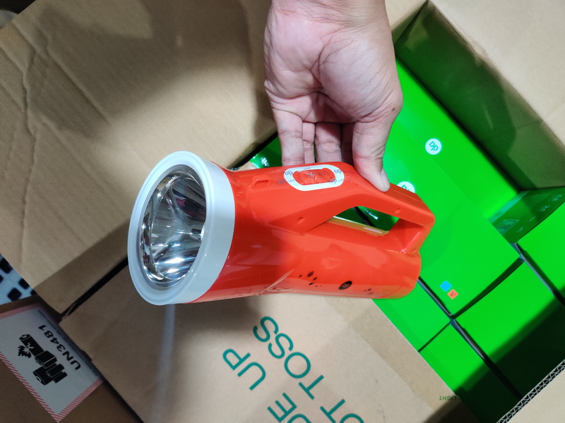 Handheld High Lumens LED Rechargeable Searchlight Side Light-7024-2 Handheld High Lumens LED Rechargeable Searchlight Side Light-7024-2