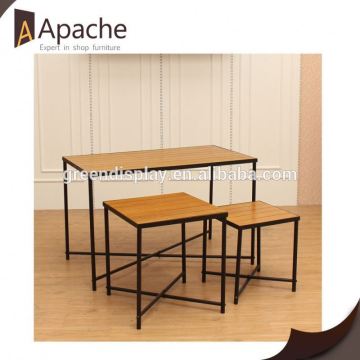 Long lifetime pull pop up display stand