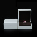 Custom scharnierende papieren ringbox sieraden wit