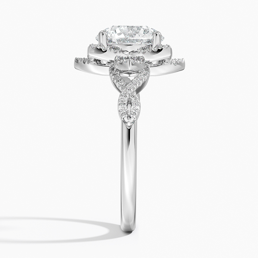 Direktang profile sa gilid ng namumulaklak na lotus engagement ring na nagpapakita ng masalimuot na wirework at setting ng brilyante