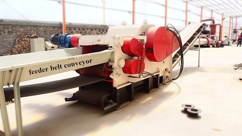Mobile and convenient outdoor large comprehensive wood crusher