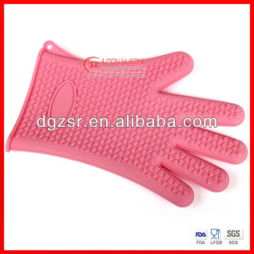 Silicone oven mitt