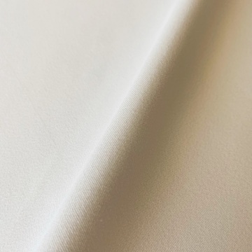 Tejido de poliéster cepillado de terciopelo blanco de punto de urdimbre para tapicería