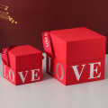 Caja de regalo de papel elegante de boda cuadrada con cinta