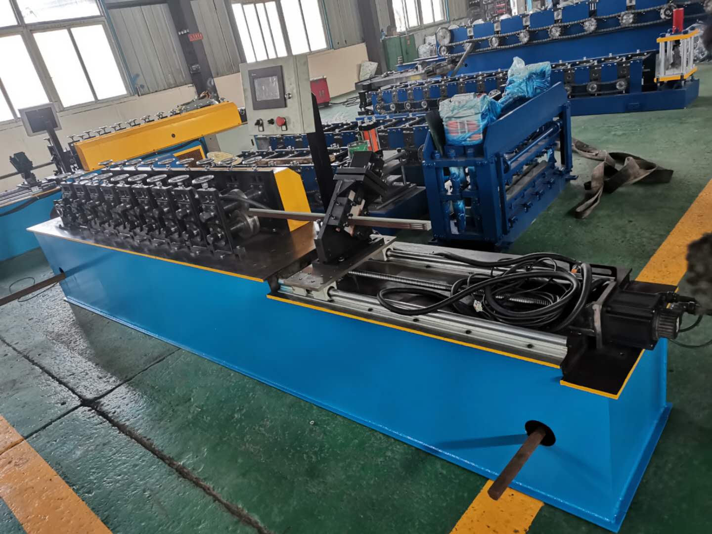 Drywall metal stud and track roll forming machine