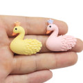 Nuevo 28 * 30 MM lindo cisne Flatback resina cabujones adorno hermoso Kawaii Animal cisne artesanías se ajustan a la caja del teléfono decoración artesanal