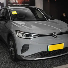 High-Performance White SUV: Fast Charging High-Quality EV for Speedy Driving