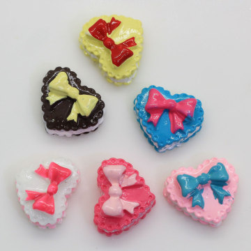 Fantazyjne Mini Heart Shape Cake Deser Bowknot Resin Cabochon 100 sztuk Przedmioty DIY Dla Dzieci Kuchnia Lodówka Ozdoby