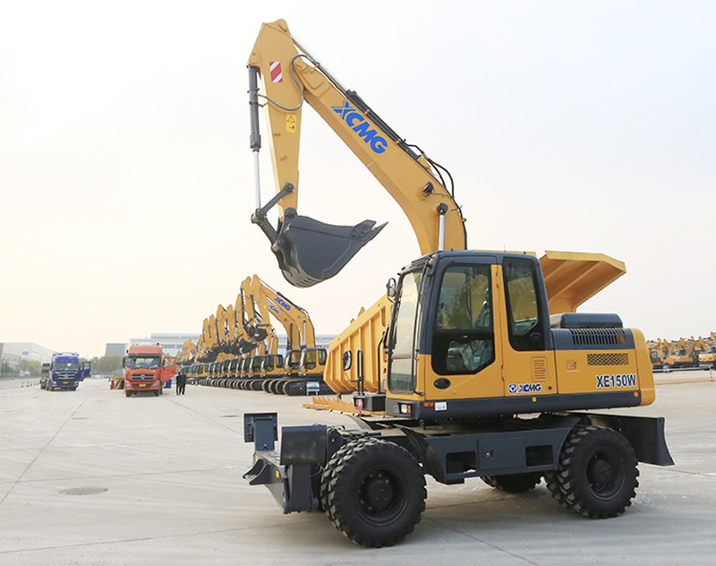 XCMG XE150WB عجلات حفارة 15 طن دلو صغير