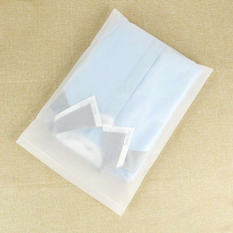 200-pieces-8x12cm-3-15-x4-72-frosted-clear-soft-plastic-packaging-bag-matte-zip-lock-resealable-pouches-for-clothes-towel-underwear-packing