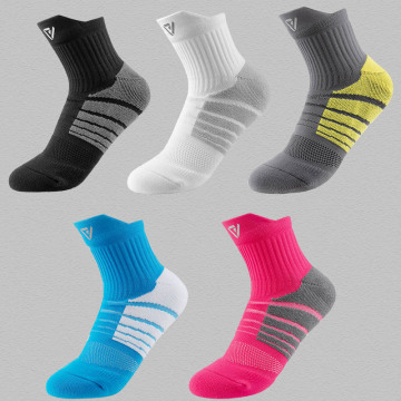 Calcetines de tubo medio de los hombres mejora los calcetines de tobillo de fútbol de baloncesto
