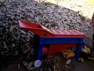 Corn Cob Skin Removing And Threshing Machine/diesel Small Farm Corn Tearing Skin Thresher