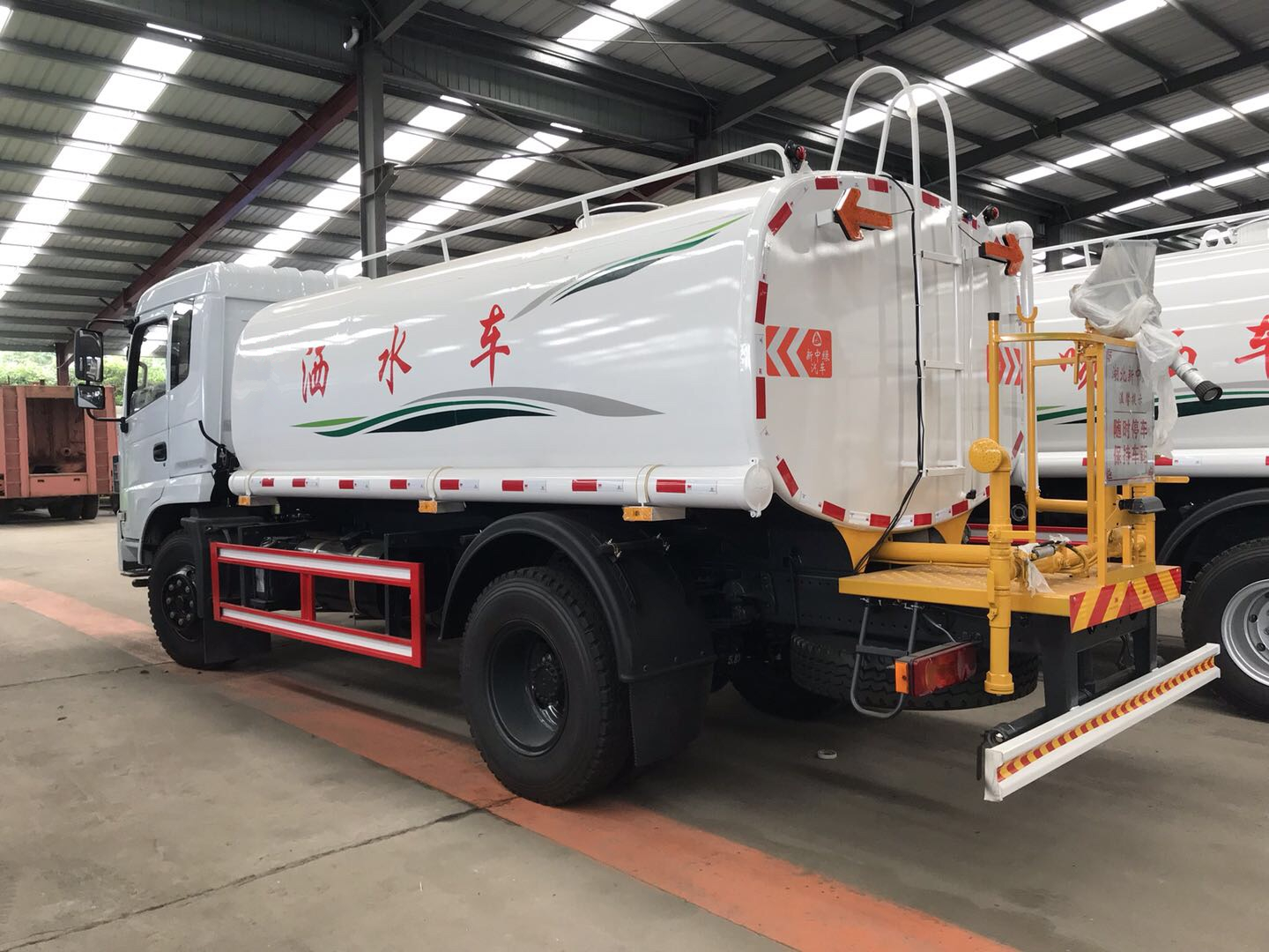 Dong Feng 12000 liter water tank truck to sell