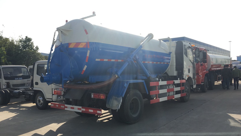 sludge suction truck 2