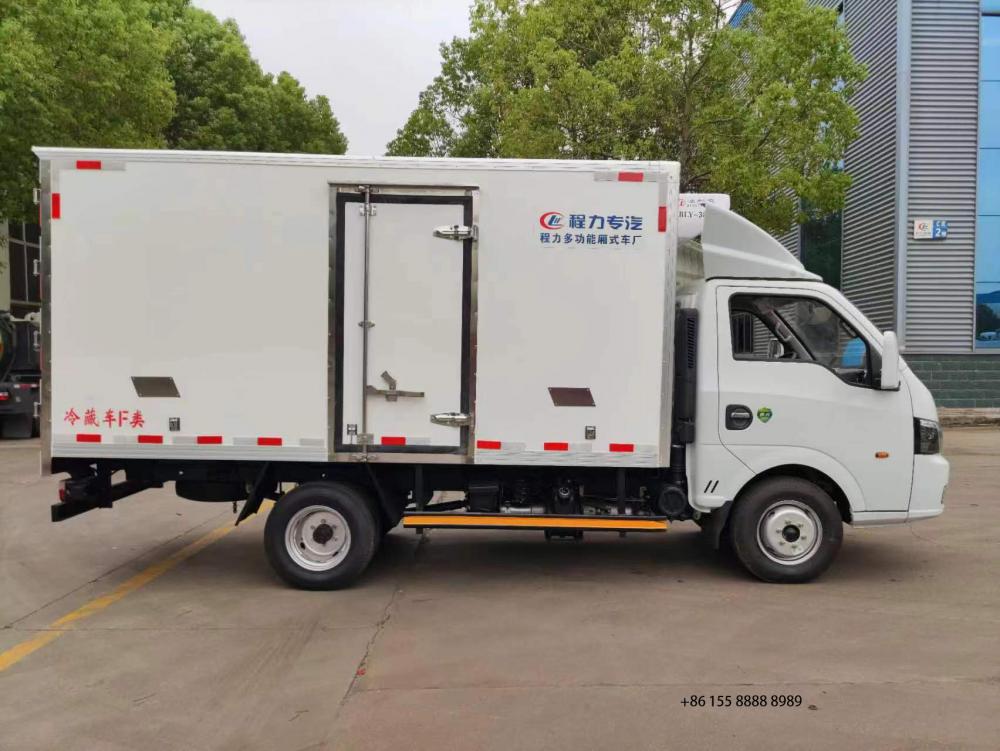 Dongfeng Tuyi Gasoline Refrigerated Truck 8 Jpg