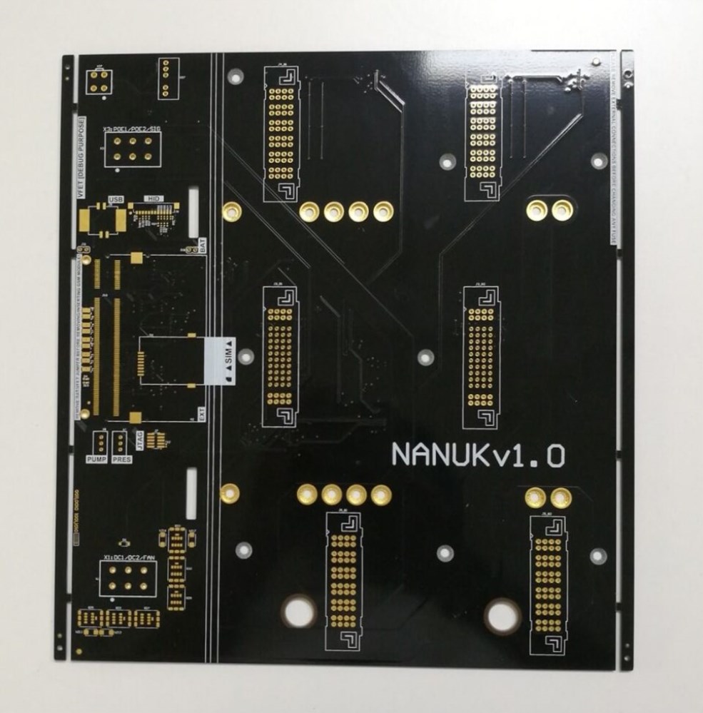 With countersunk hole circuit board