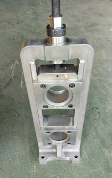 Large steel cylindrical rollers