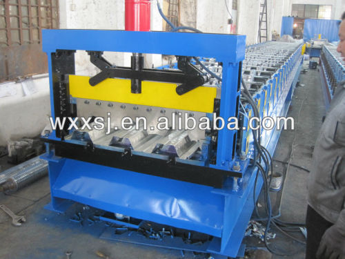 Floor metal deck making machine