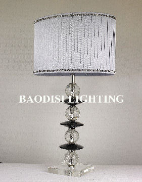 Stainless steel in chrome color pendant lamp, with crystal
