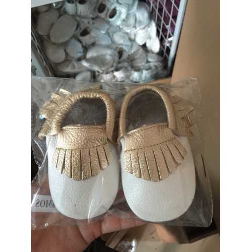 Zapatos para niños de varios colores