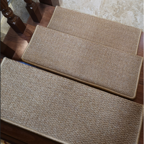 Adhesive-free self-adhesive carpet for stair stepping mat