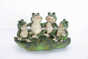 happy polyresin frog family