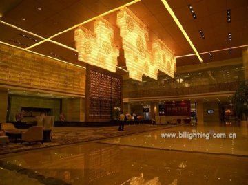 luxury design kristal avize in dubai showroom