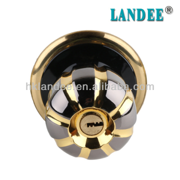 Round knob door lock