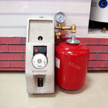 Solar water heating pumping station