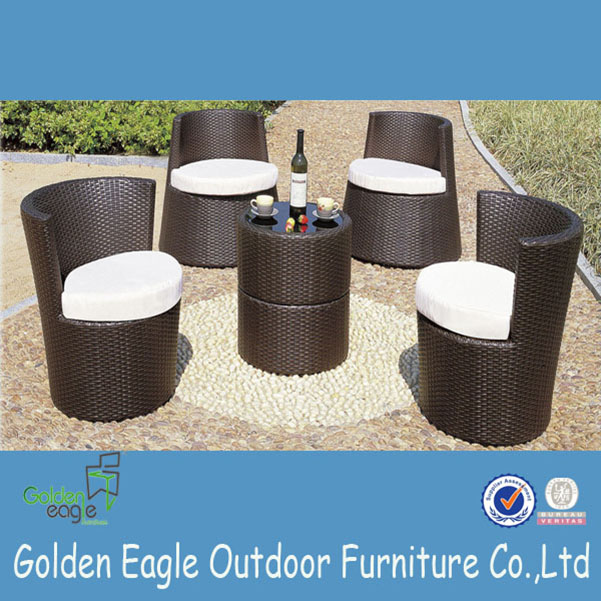 Høy bak brukt Dubai Ratan Patio Dining Set