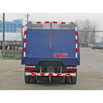 Camion de balayeuse de rue de Dongfeng 5.5CBM à vendre