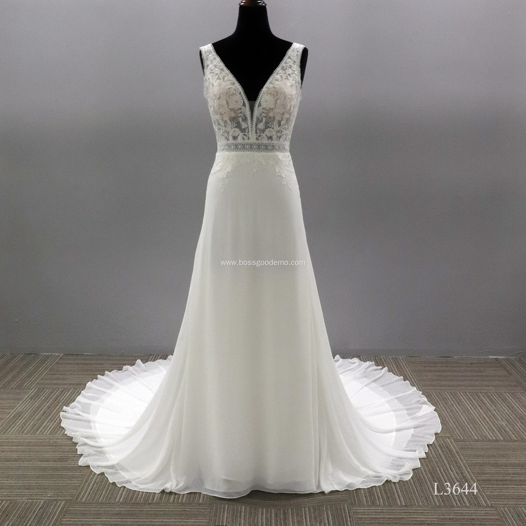 Modern Watteau Train Lace V Neck Illusion Backless Sleeveless Custom Wedding Dress Bride