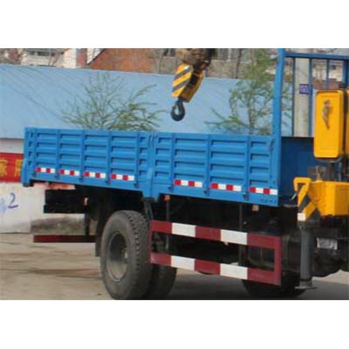 FOTON AUMAN Truck With Crane Of 5 Ton Capacity