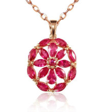 Passionate flower-shaped diamond necklace pendant gold