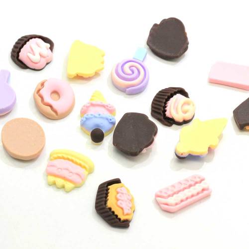 Assortiment de Miniature Kawaii Dessert Decor Cabochons Flatback Flat Back Cute Cake Charms Embellishment Hair Decor Fournisseur