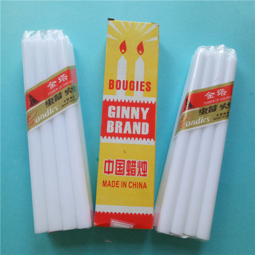 Bougies blanches à la main sans fumée