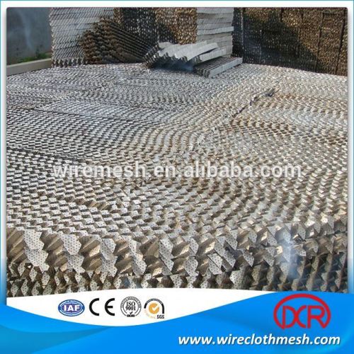 Distillation column metal structured packing