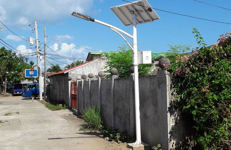 Lampadaires solaires Solar street lights