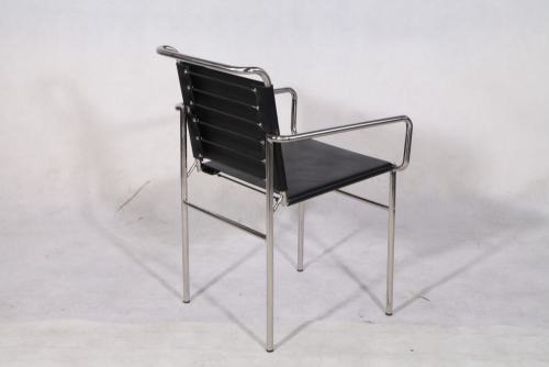 काले चमड़े में ईलिन ग्रे डाइनिंग कुर्सी