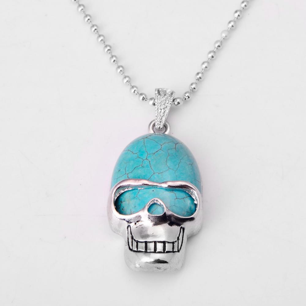 Бирюзовое ожерелье с черепом и серебряной цепочкой