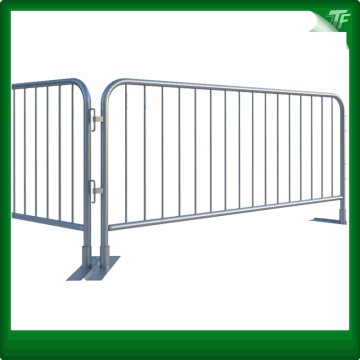 Galvanized  traffic crowd control barriers