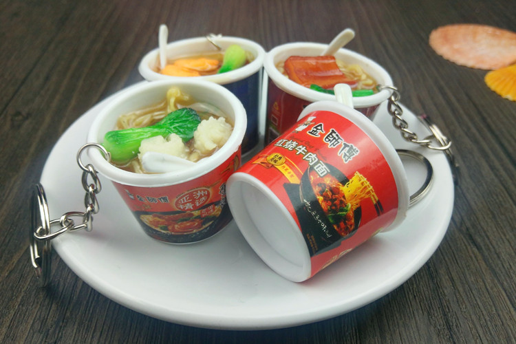 Wholesale Creative Simulation Cup Noodle Plastic Keychain Handwork Instant Noodle Keychain